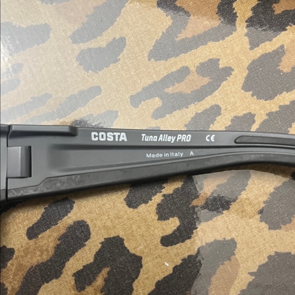 Costa Black and Gray Sunglasses - Picture 3 of 5